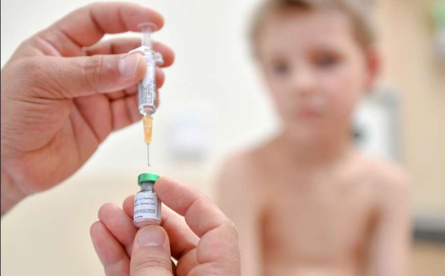 Trebaju li se djeca vakcinisati protiv korone: Odgovor dao poznati imunolog