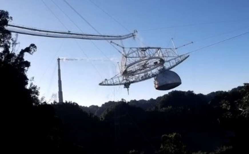 Objavljena šokantna snimka rušenja slavnog teleskopa Arecibo