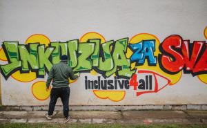 Gradačac: Frenkie oslikao drugi mural inkluzije s moćnom porukom 