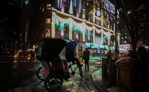 Praznična čarolija: Čuvena Peta avenija u New Yorku prepuna ukrasa