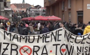 U Zagrebu protesti zbog vakcine: Cijepi si mamu, mene nećeš