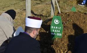 Klanjana dženaza majci Kadi Ramić iz Srebrenice čija su četiri sina ubijena