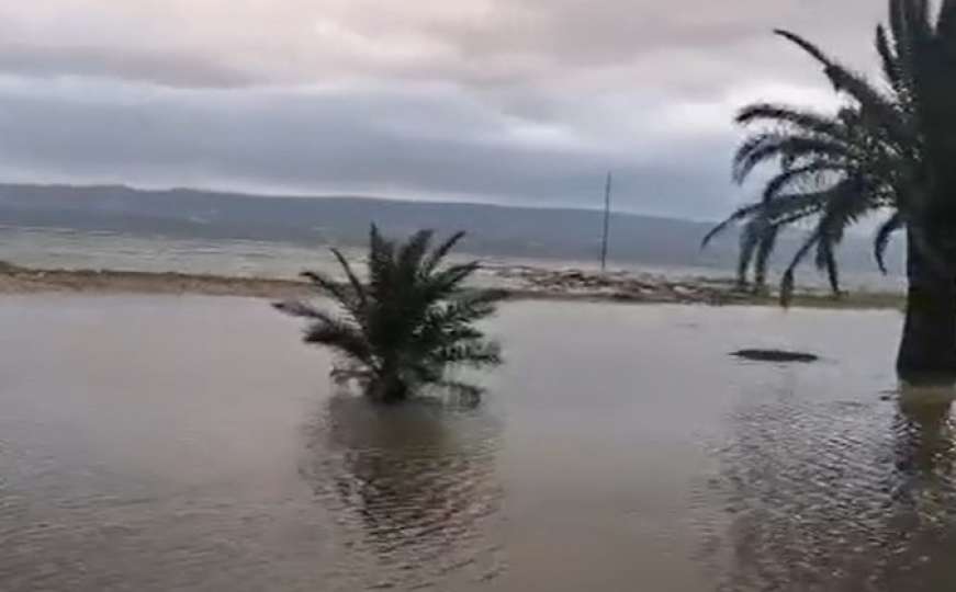 Pogledajte snimak nevremena u Hrvatskoj: Poplavljene plaže u Omišu