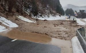 Jako nevrijeme pogodilo sjever Italije: Zatvoreni putevi, prekinut željeznički saobraćaj