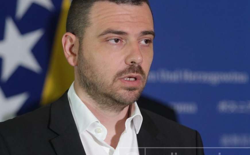 Magazinović otkrio kome je uplatio "jubilarnu nagradu" za političare