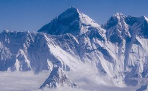 Mont Everest "narastao" za gotovo metar