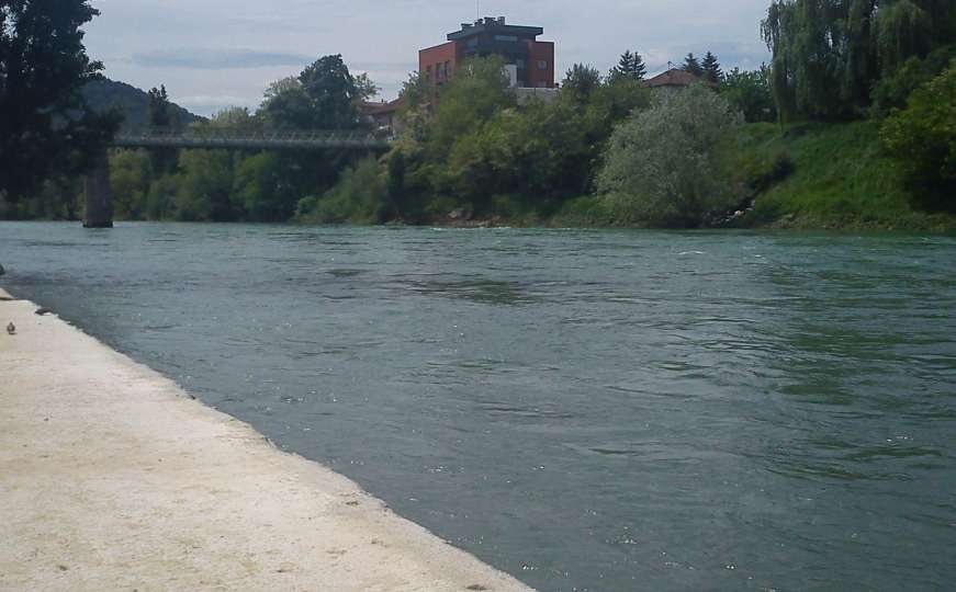 Drama u BiH: Maloljetnica htjela skočiti u rijeku