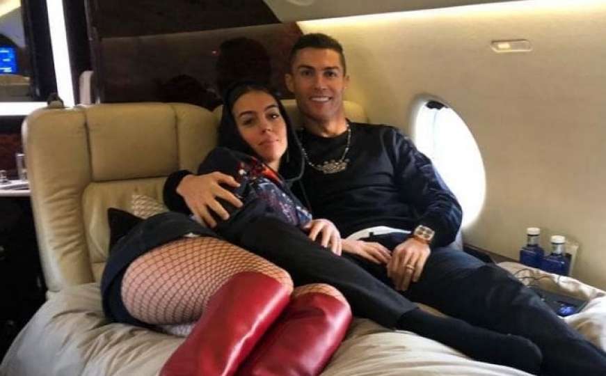 Ronaldo već dobio poklon ispod jelke: Georgina pozirala u nikad izazovnijem izdanju