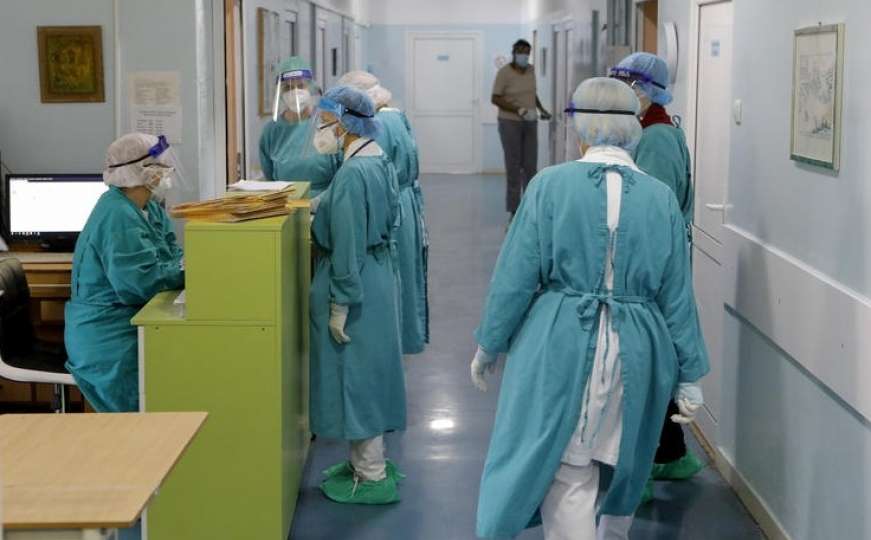 U Srbiji umrle 53 osobe, veliki broj pacijenata na respiratoru