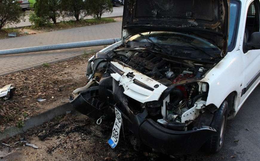 Samo u BiH: Skrivio saobraćajnu nesreću i pobjegao