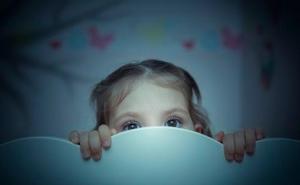 Pet načina kako pomoći djeci da se riješe svog straha od mraka