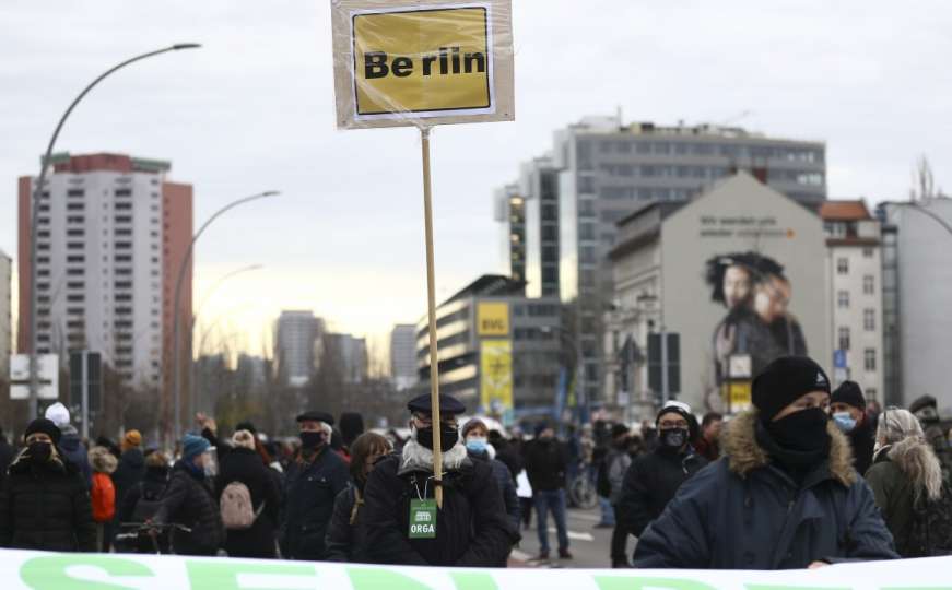 Protesti u Njemačkoj zbog mjera protiv širenja COVID-a