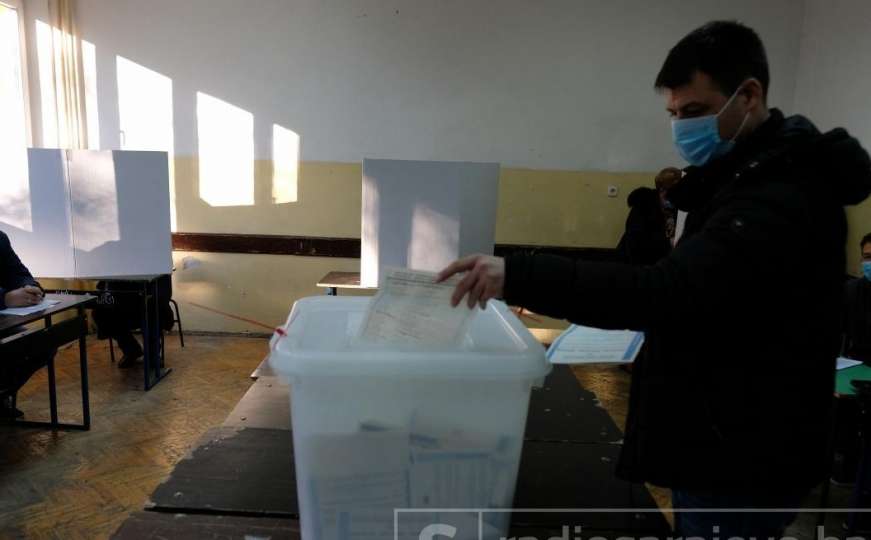Zatvorena su biračka mjesta u Mostaru: Građani nakon 12 godina glasali