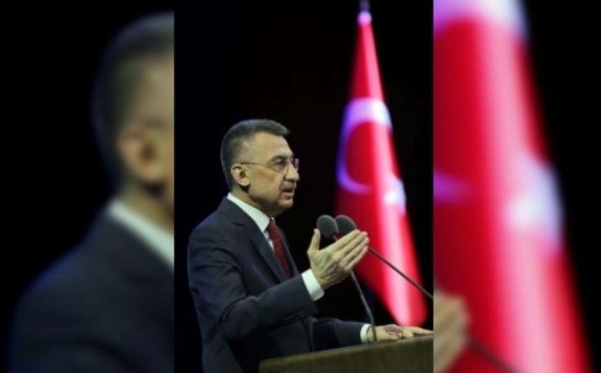 Turskom potpredsjedniku pozlilo tokom obraćanja: Pomoć stigla u posljednji tren