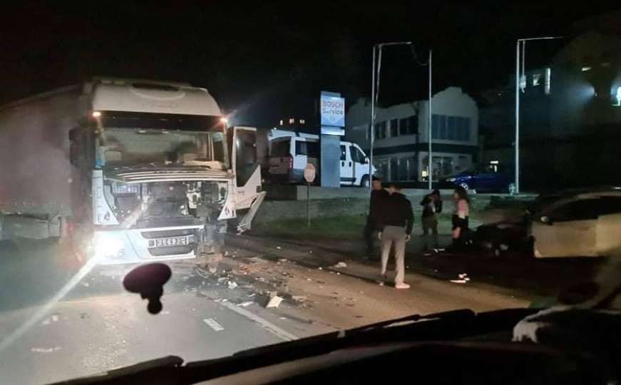 Sudar kamiona i putničkog vozila kod Maglaja: Dvije osobe povrijeđene