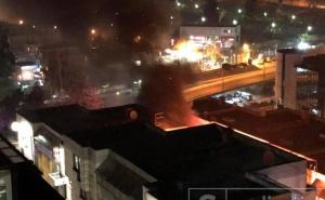Vatrogasci i policija na terenu: Gori automobil u Sarajevu
