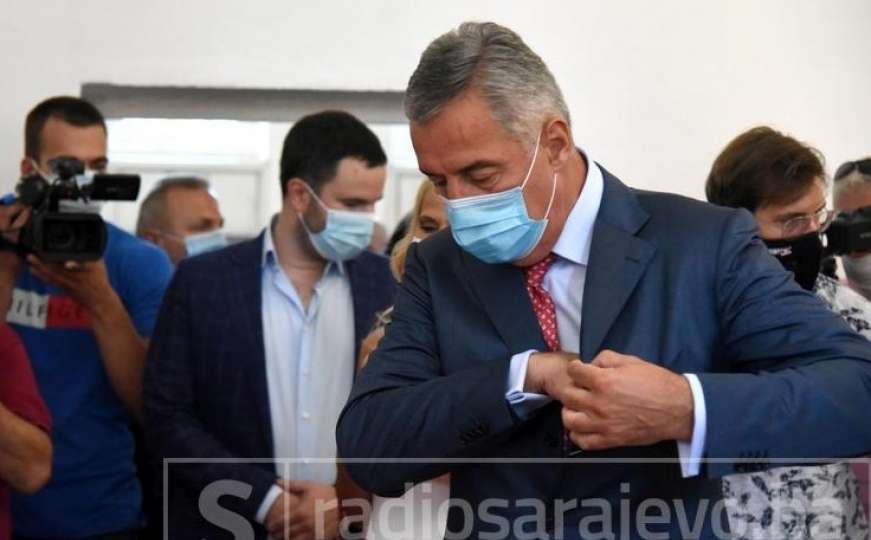 Milo Đukanović ima upalu pluća