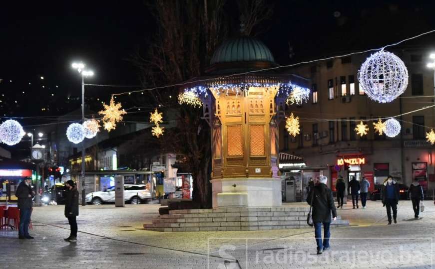 Sarajevske noći u vrijeme epidemije: Praznični ukrasi, šetnja i konačno čist zrak