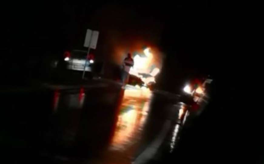 Nesreća u BiH: Automobil izgorio nakon sudara, jedna osoba prevezena bolnicu 