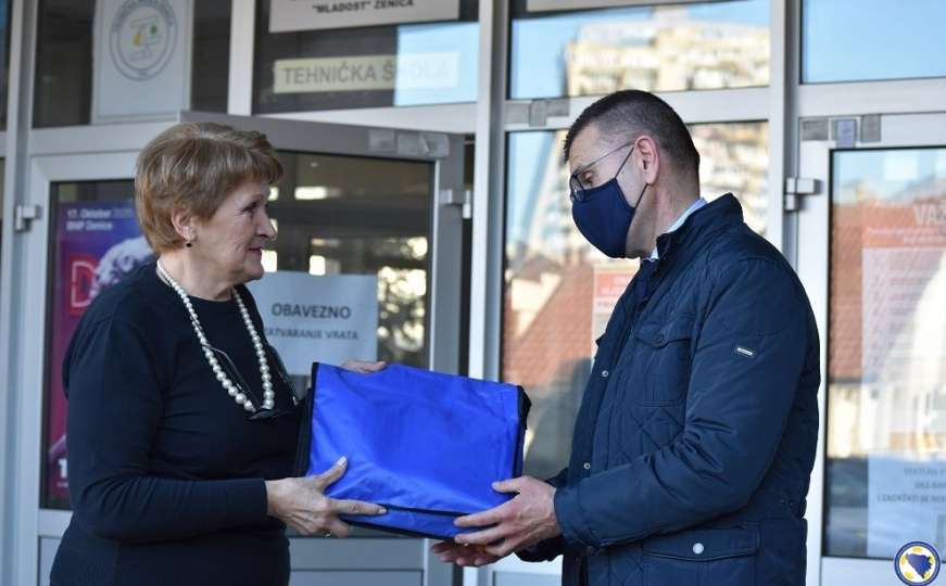 NSBiH podijelio poklone srednjoškolcima u BiH 