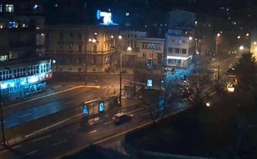 Snimak udesa na Skenderiji: Pješak je za dlaku izbjegao tragediju