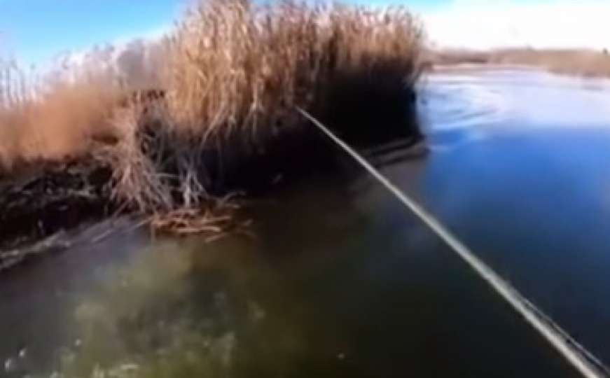 VIDEO: Pogledajte kako je potres u Petrinji izgledao nasred jezera