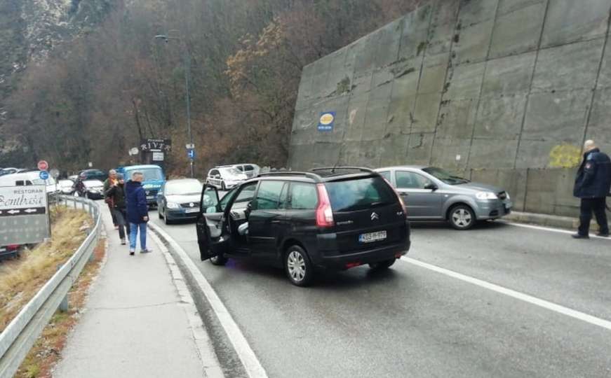 Još jedna nesreća u Sarajevu: Velika gužva na ulazu u grad