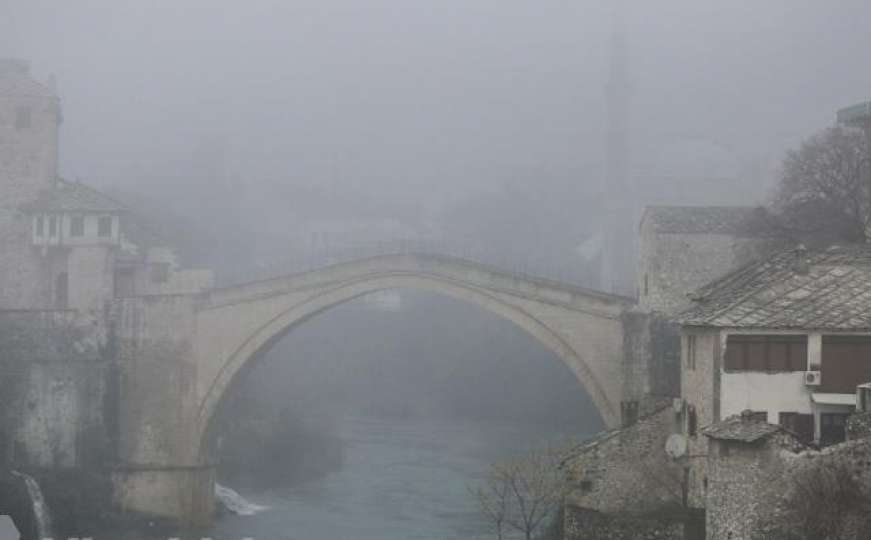 Jako neobično: Mostar prekriven maglom