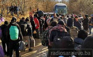 Šatori na Lipi montirani: Migranti i danas odbijaju hranu