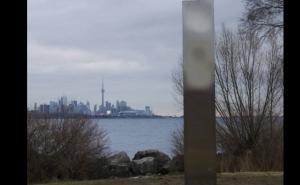 Misteriozni metalni monolit se pojavio i u Torontu
