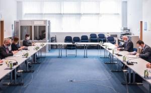 Sattler i amabasadori sa ministrom Cikotićem o migrantskoj situaciji u kampu Lipa