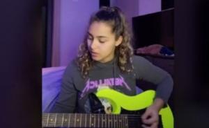 Rugali joj se jer nosi Metallica majicu a ne zna pjesme - uzela gitaru pa postala hit