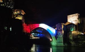 Mostar za Petrinju: Stari most prvi put u bojama Hrvatske zastave