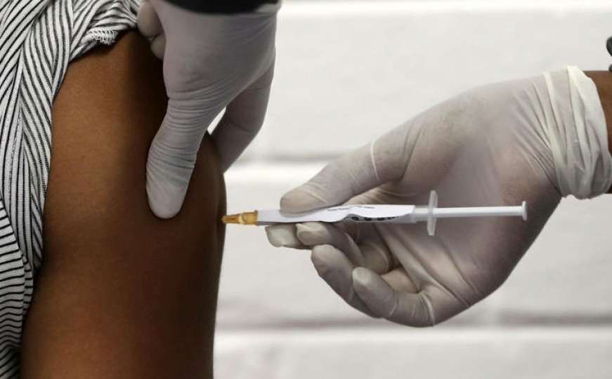 Velika Britanija počinje cijepljenje Oxfordovom vakcinom