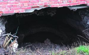 Mještani se žale da im zemlja guta kuće: Zašto nastaju ogromne rupe nakon potresa