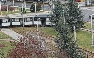 Jutarnja gužva u Sarajevu: Dva automobila zaustavila tramvajski saobraćaj