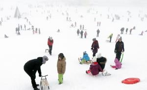 Bjelašnica prepuna ljubitelja planine, angažirani i COVID-redari 