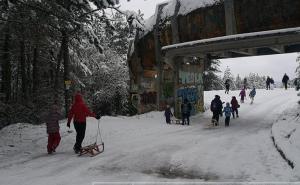 Snijeg i slobodan dan idealan spoj: Zimske radosti na Trebeviću