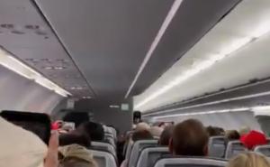 Pilot zaprijetio Trumpovim pristašama da će spustiti avion i ostaviti ih