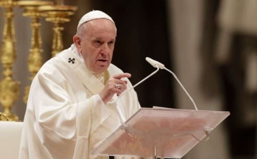 Papa promijenio crkveni zakon: Evo šta sada žene mogu, a šta im je i dalje zabranjeno