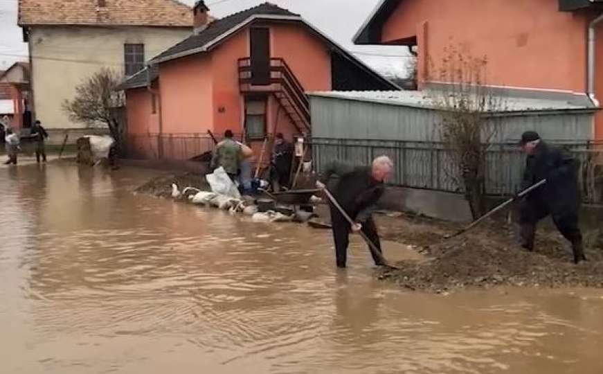Poplave na jugu Srbije: Policija spašavala ljude i imovinu, evakuirane 34 osobe