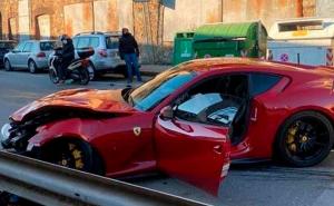 Poznatom igraču razbili Ferrari u autopraonici: Njegovo prvo pitanje sve iznenadilo