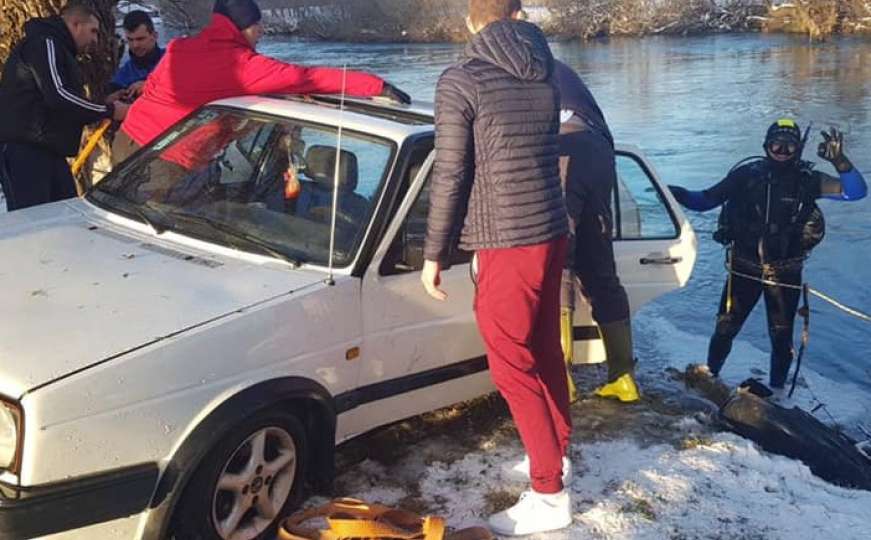 Nesreća u BiH: Golf završio u rijeci, pogledajte akciju spašavanja 