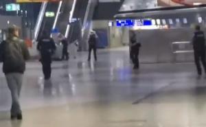 Drama na aerodromu u Frankfurtu: Pogledajte kako policija hapsi jednu osobu