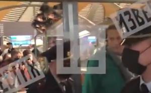 Navalni priveden na aerodromu u Moskvi