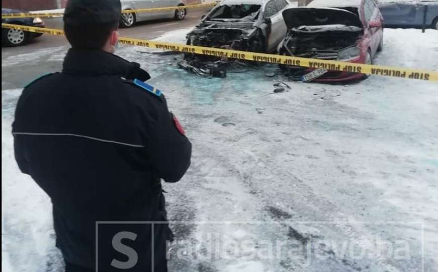 Dramatična noć u Sarajevu: Na Baščaršiji zapaljena dva automobila