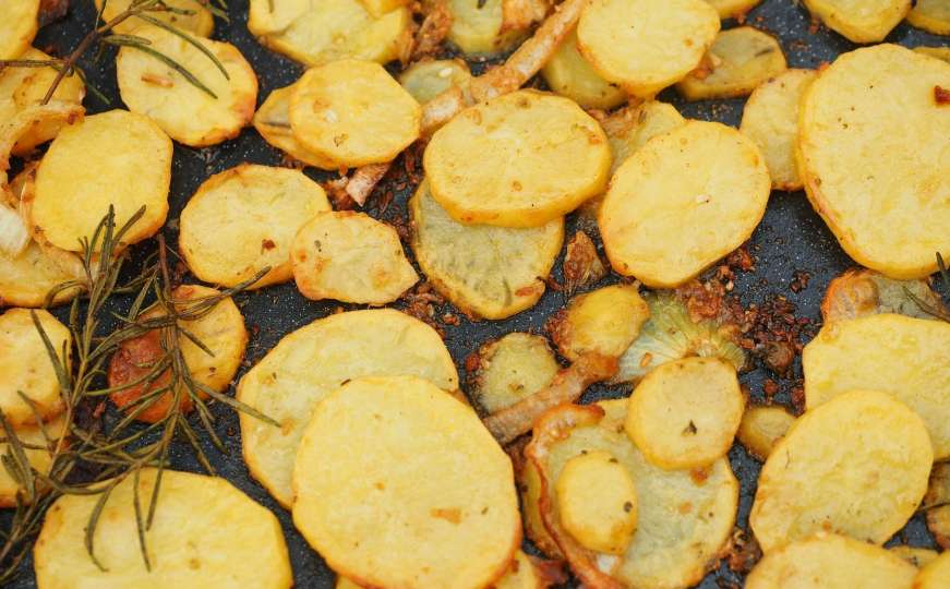 Recept za pečeni krompir koji je "srušio" internet: Evo u čemu je fazon 
