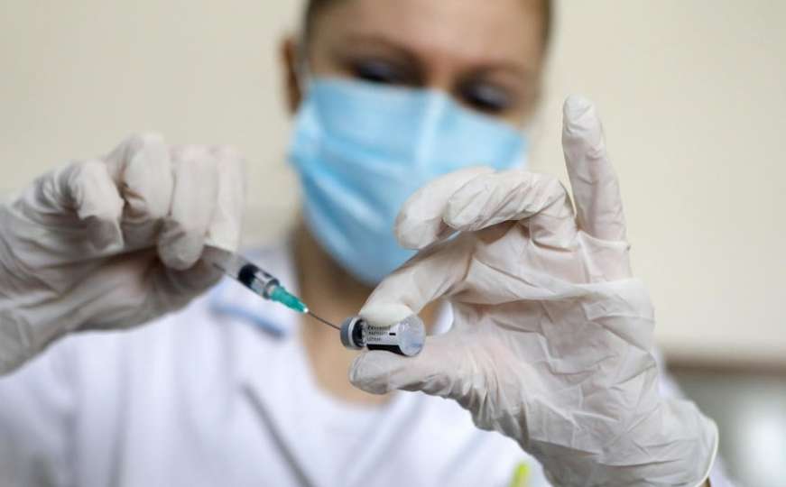 U Srbiji sutra počinje masovna vakcinacija, ohrabrujuće vijesti iz Hrvatske