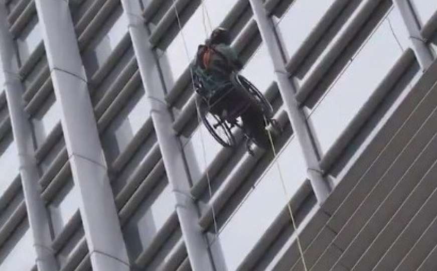 U invalidskim kolicima popeo se na 250 metara visok neboder, a motiv je predivan