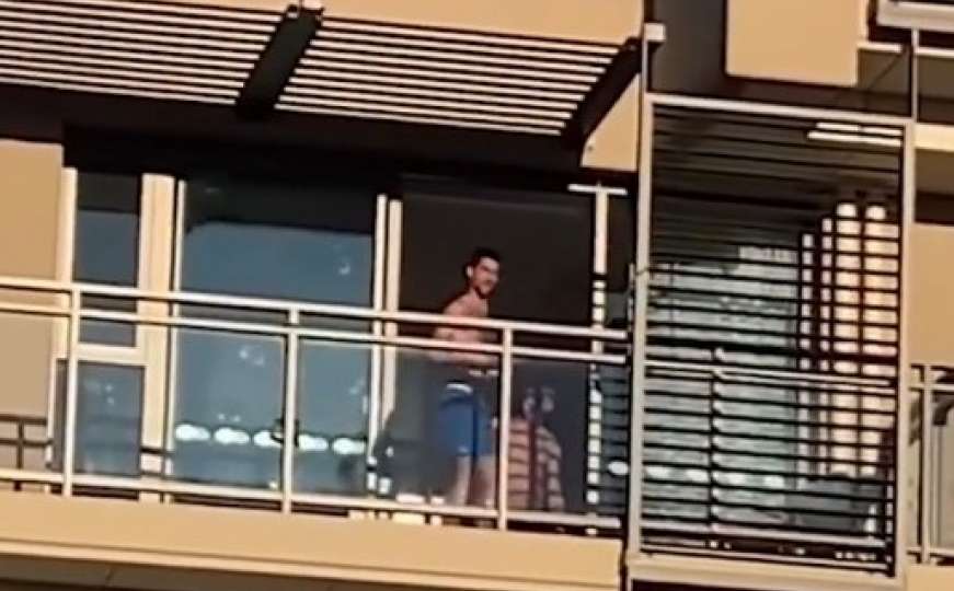 Đoković zabavljač: Zaplesao kolo na terasi hotela, sve je snimljeno